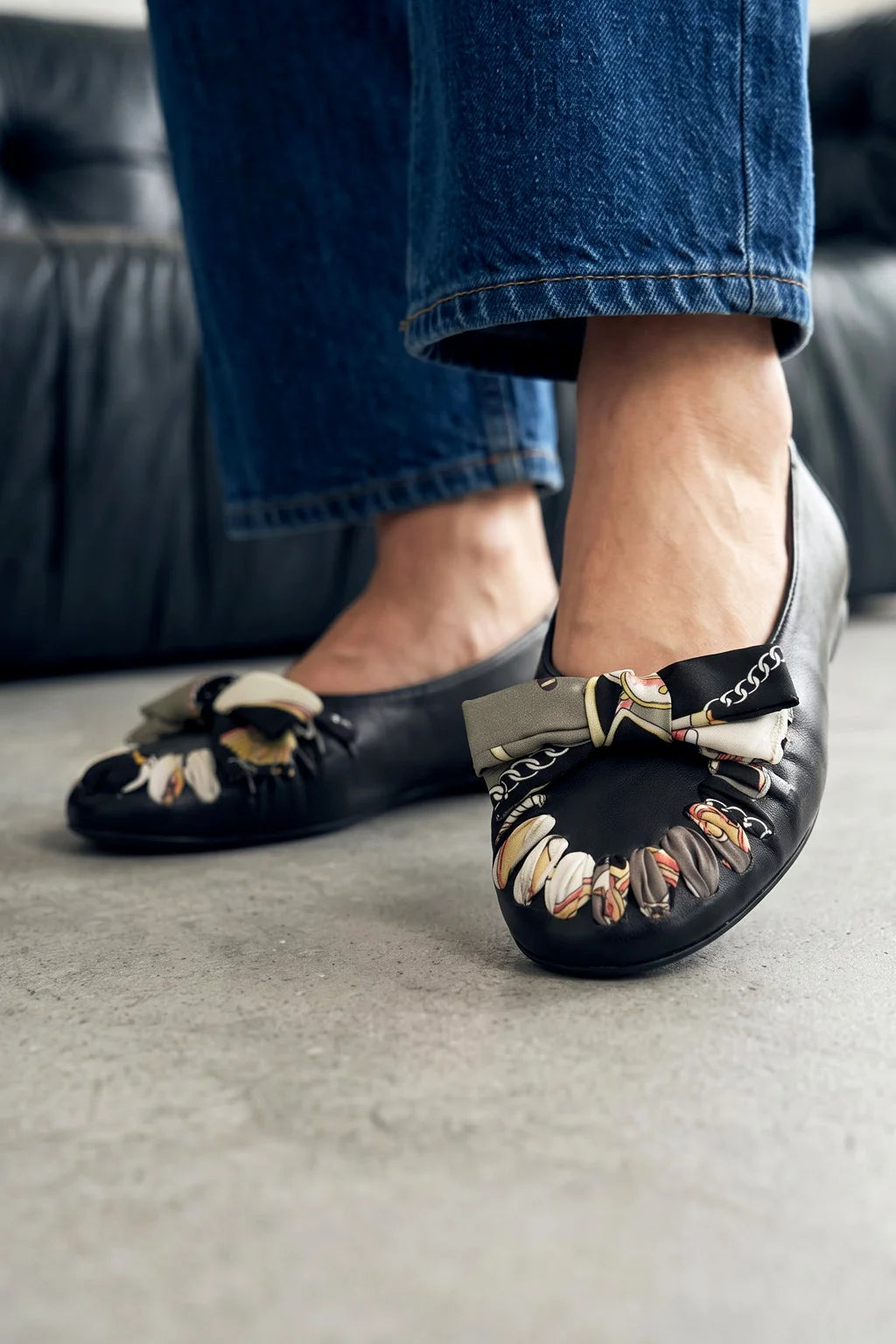 Alma Blanca Ballerina, Black — 06 on the foot