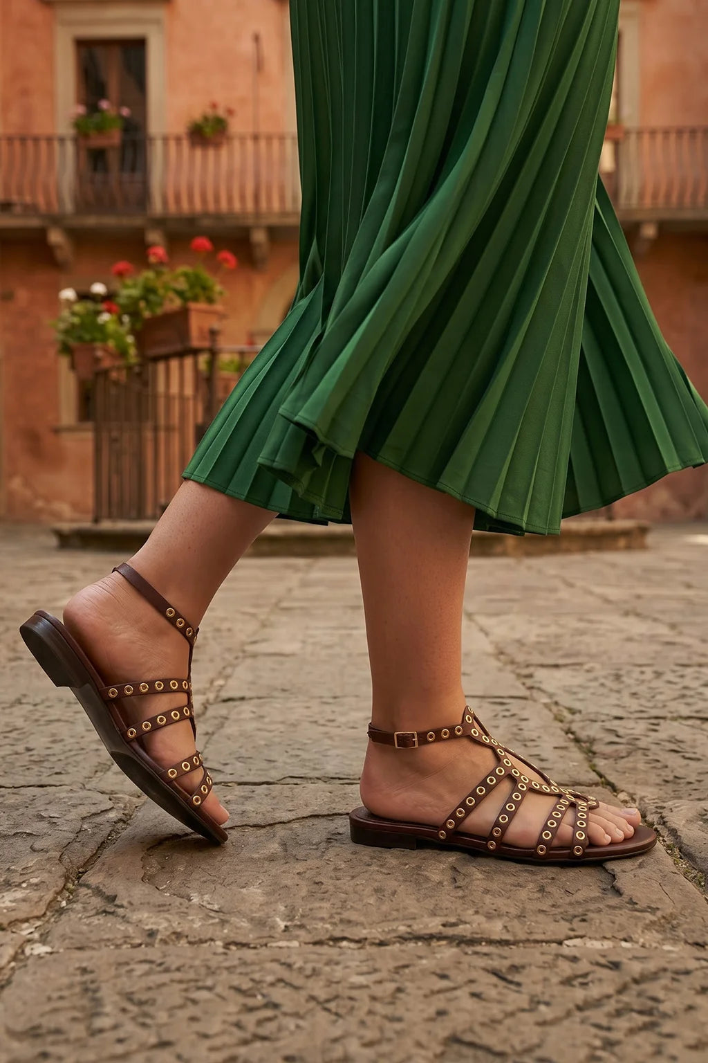 Sandalia Solana, Dark Brown — 06 on the foot