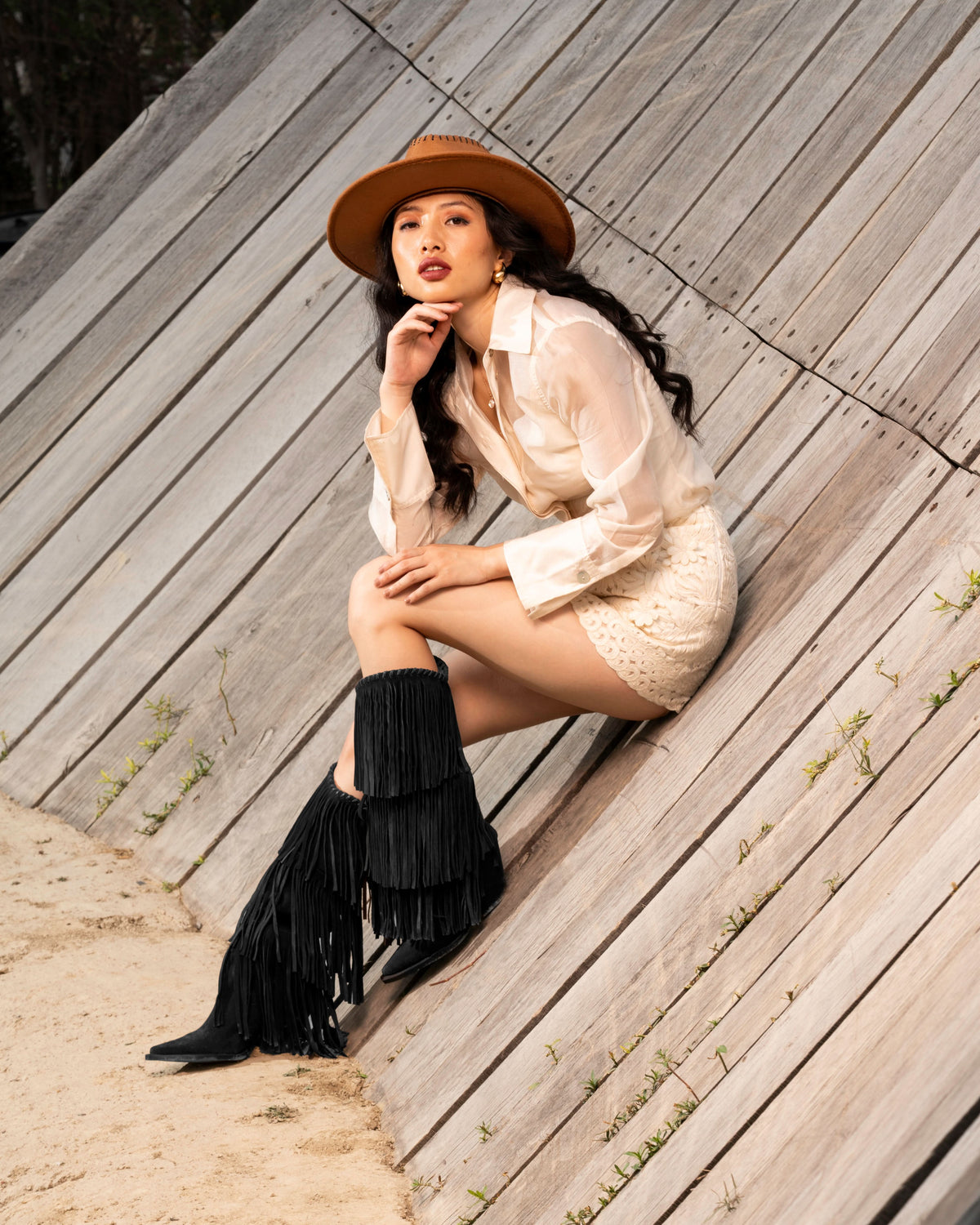 NoirCascasde – Three Layer Fringe Boots, Black — 09 on model