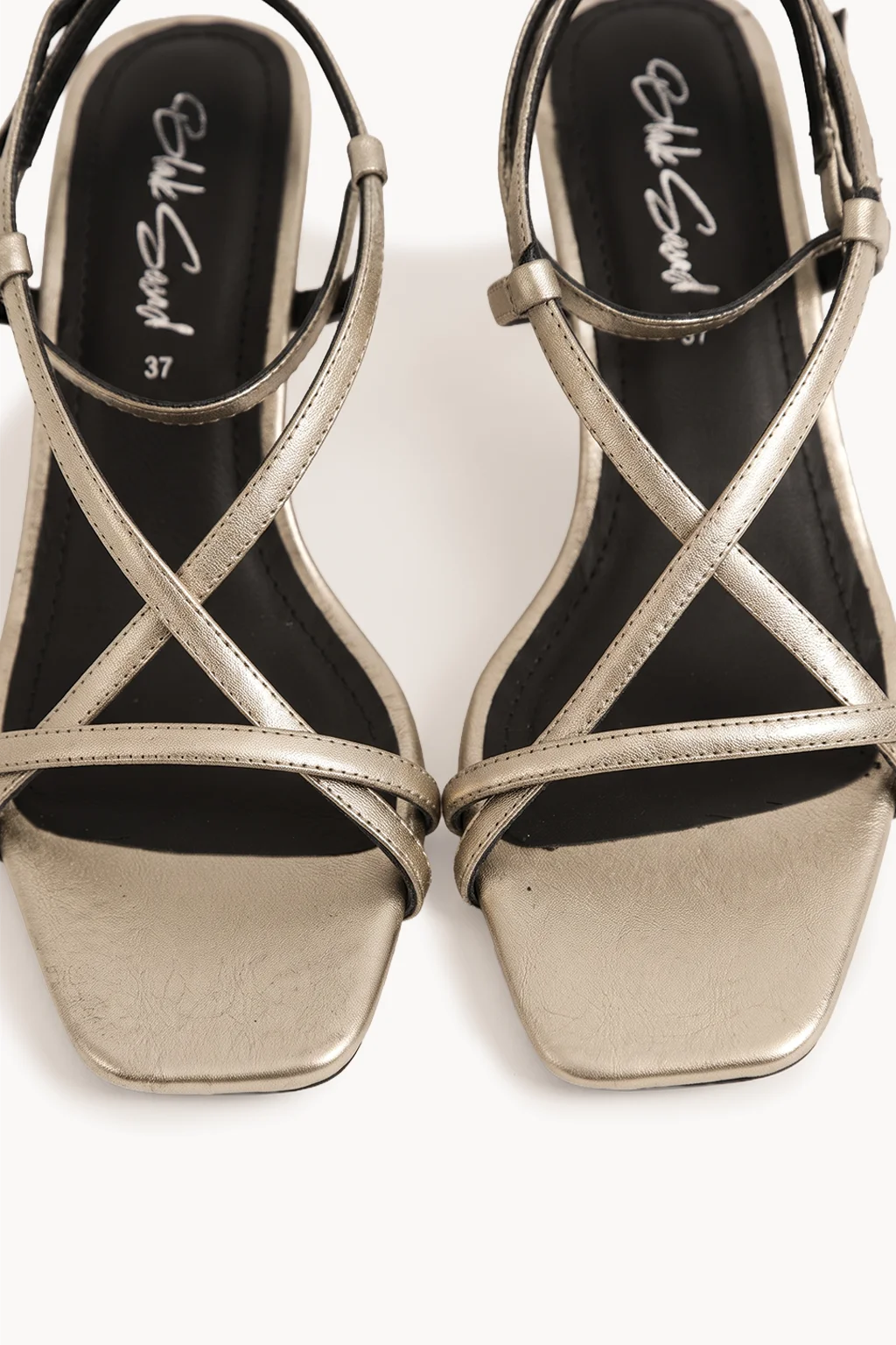 Valeria Nudo Sandal, Pale Gold — 02 close-up