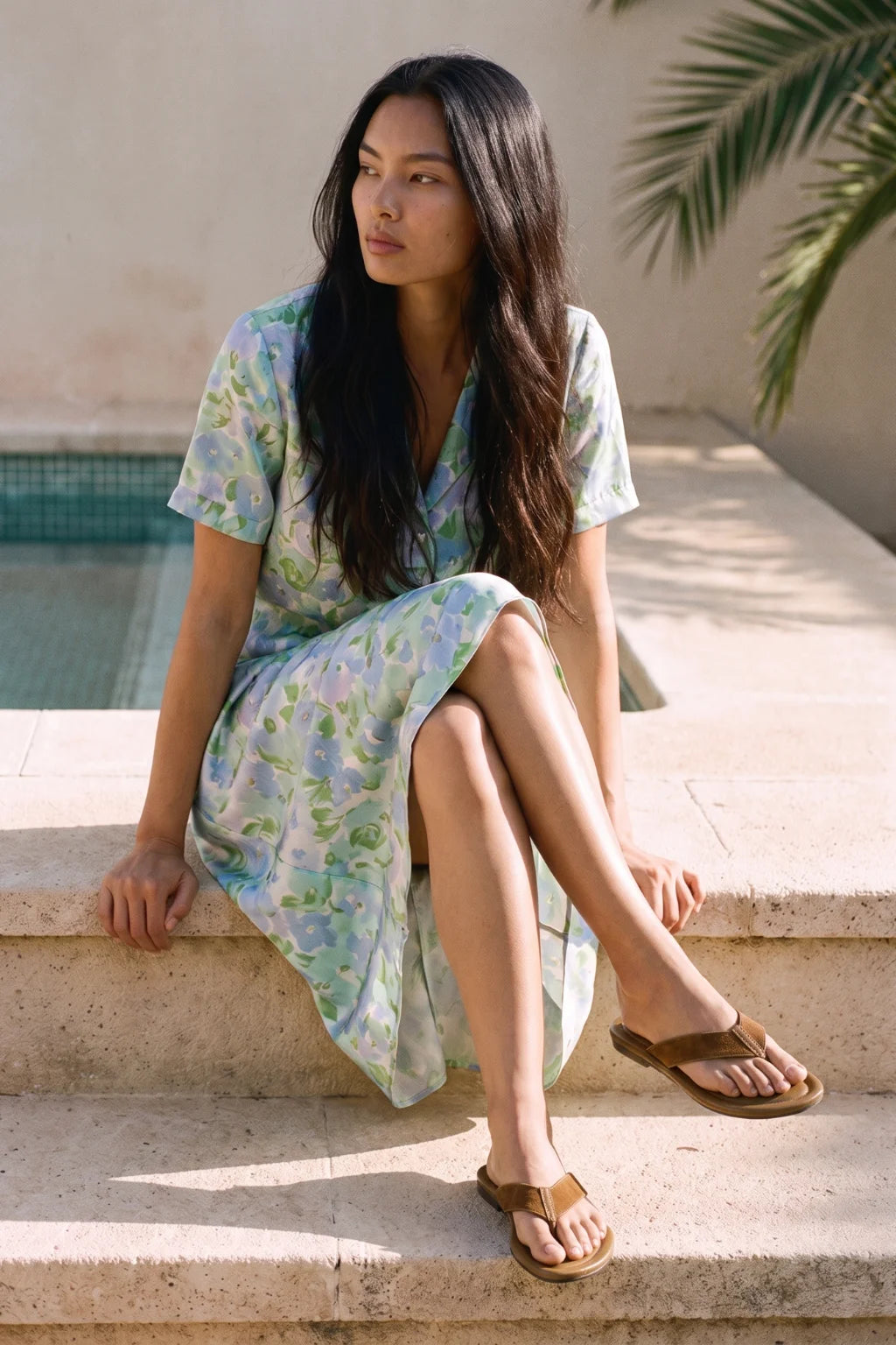 Ambra di Capri Slip on, Dark Cognac — 07 on model