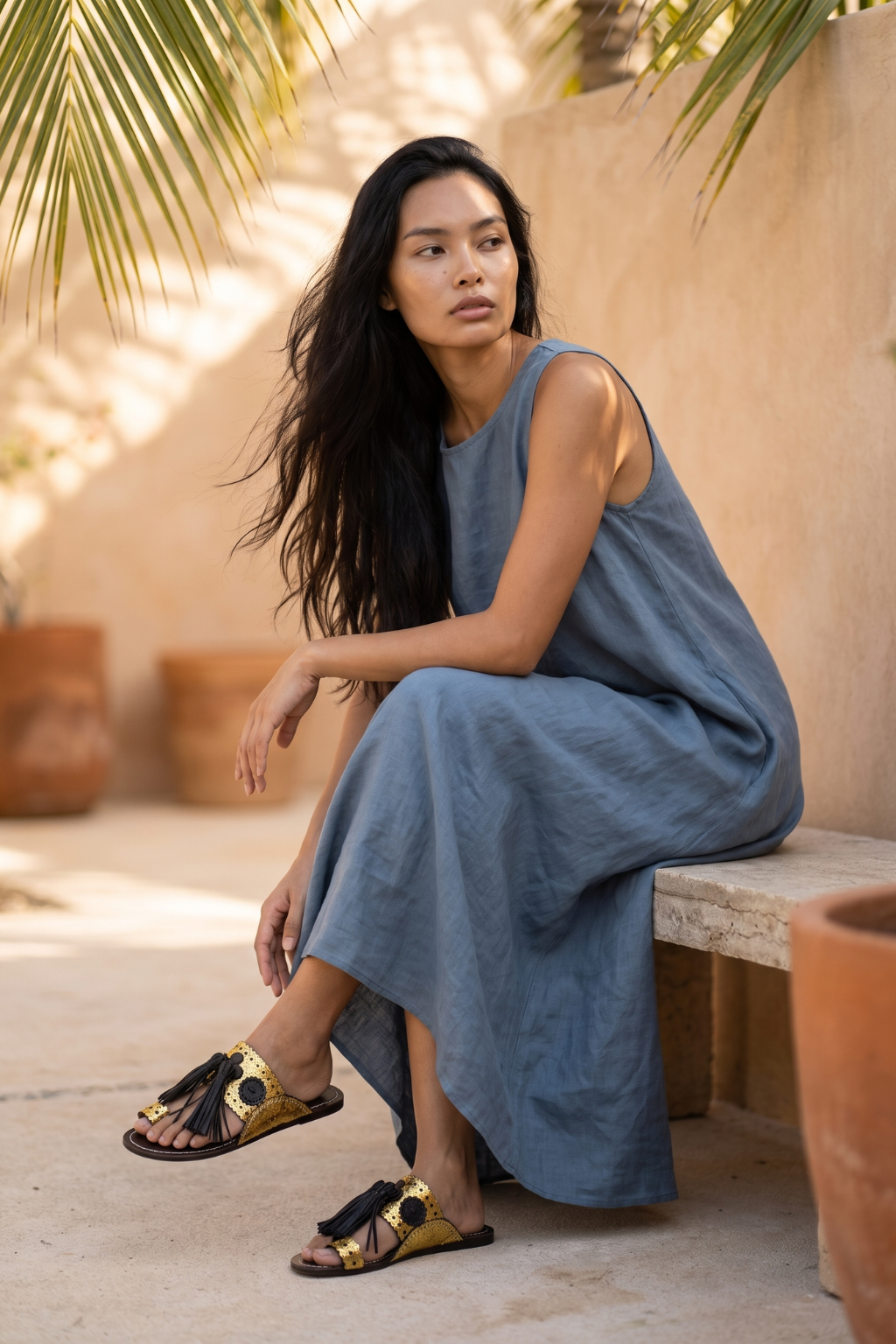 Oro e Ombra Slide, Gold — 07 on model