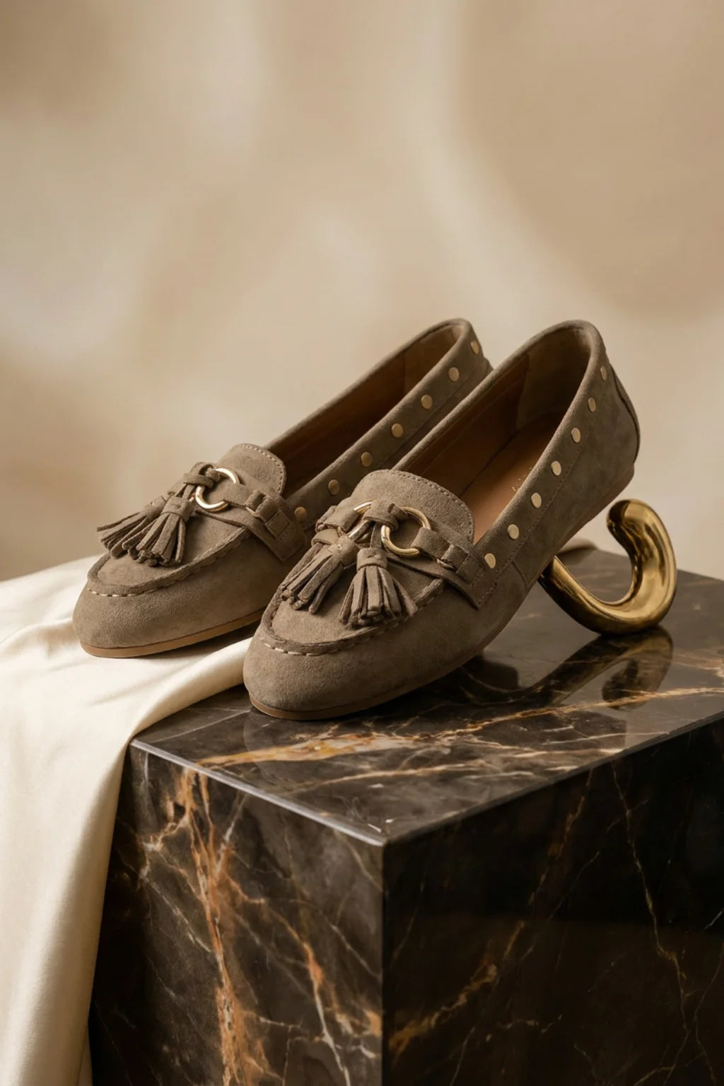 Intrecciato Aureo Loafer, Beige — 08 styled
