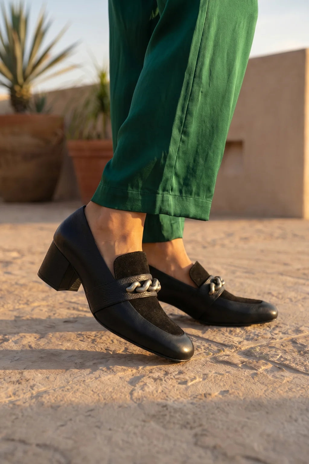 Imperiya Noir Loafer, Dark Brown — 06 on the foot