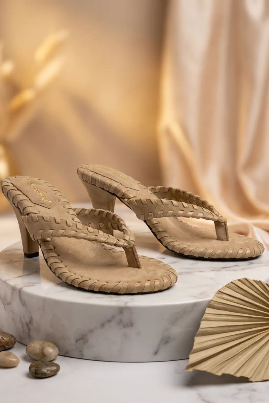 Arena Dorada Heel Sandal
