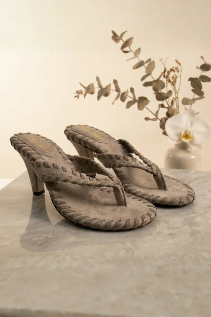 Arena Dorada Heel Sandal