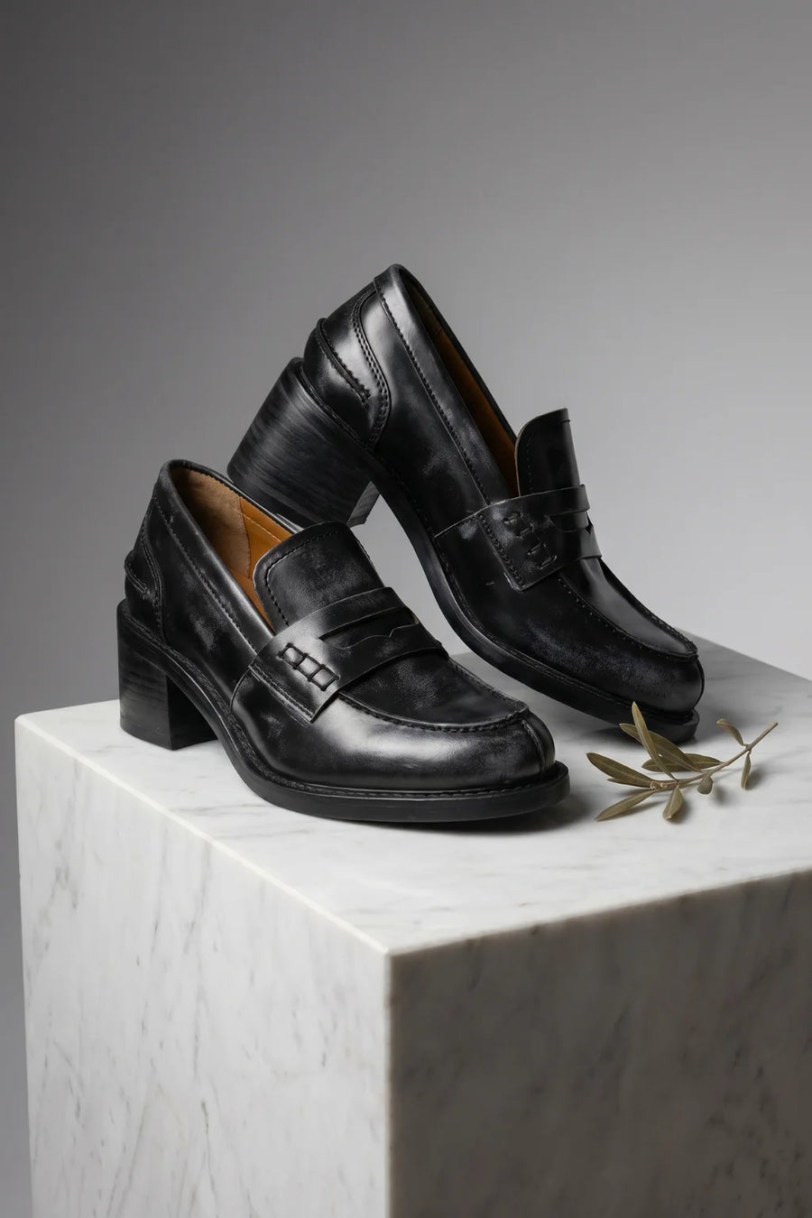 Senorita Noir Loafer