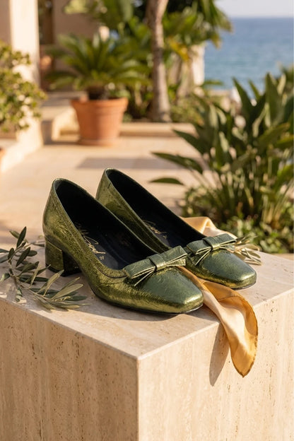women bow pumps