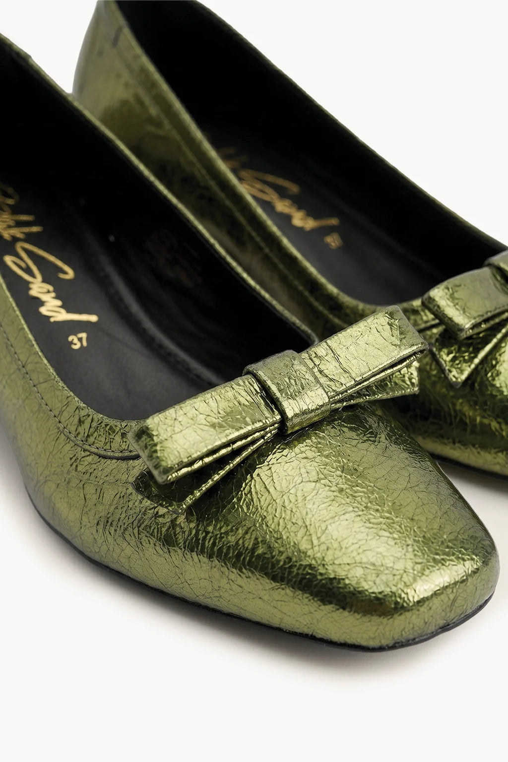 Arco Front Bow Pump Shoes, Olive — 02 close-up