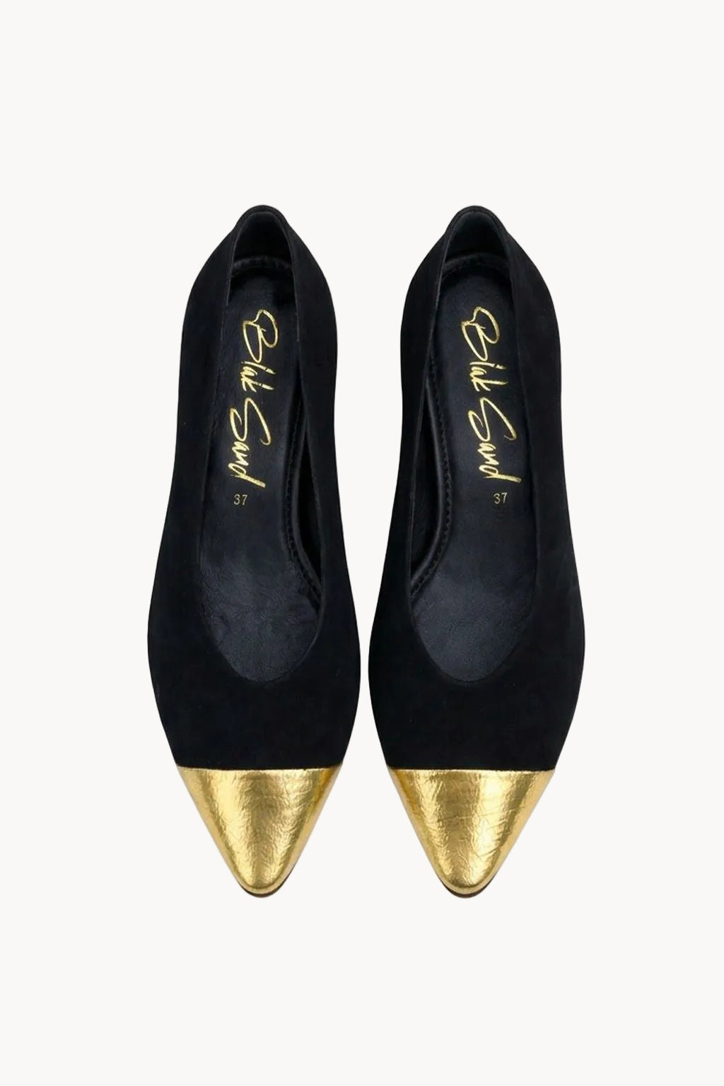 Puntera Flat, Black & Gold — 04 three-quarter