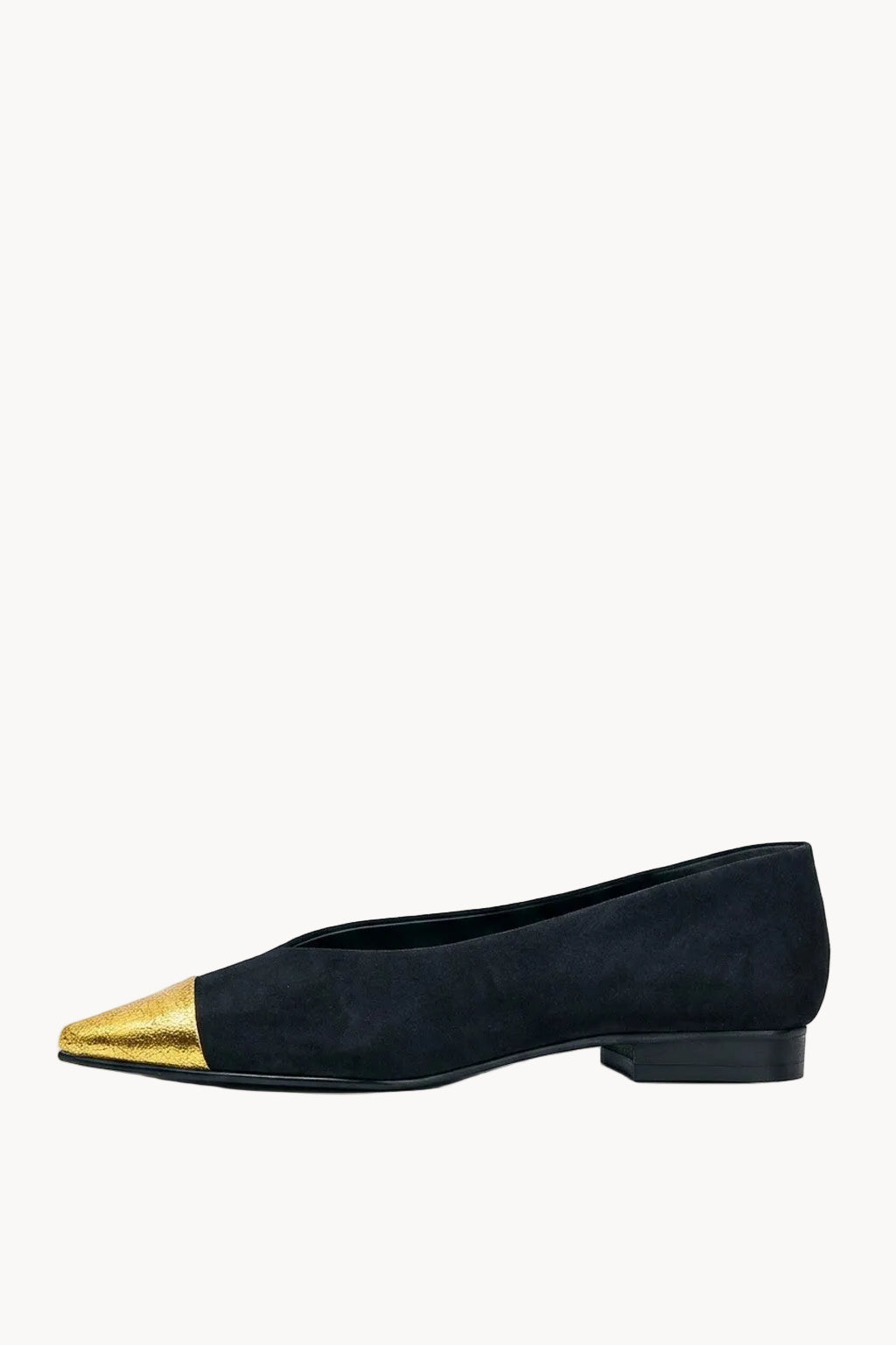 Puntera Flat, Black & Gold — 02 side profile 2