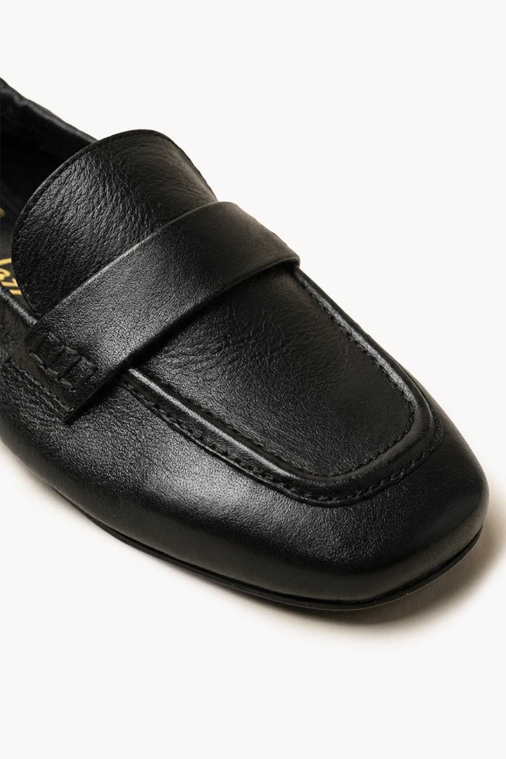 Calm Loafer, Black — 03 close-up