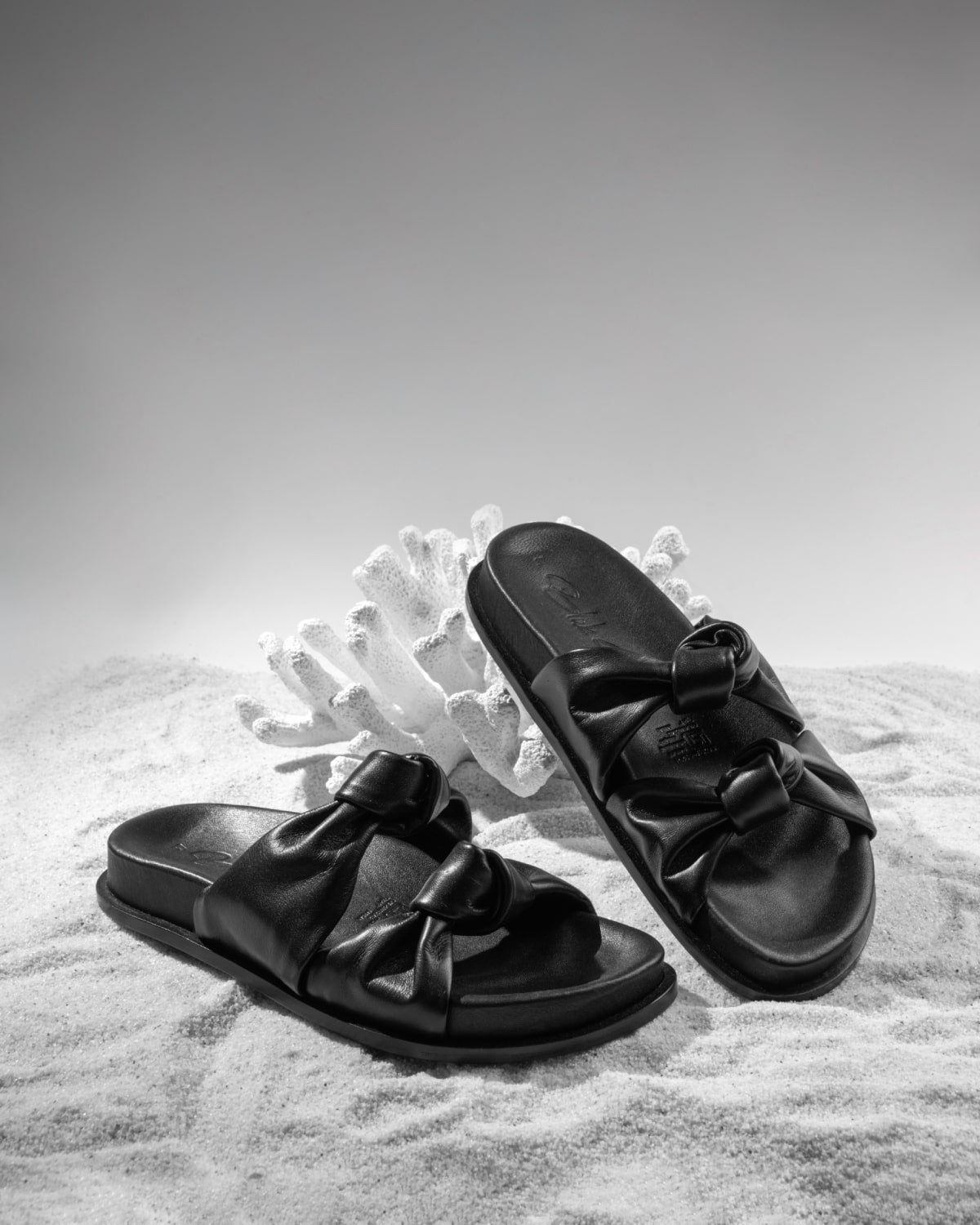 Tide – Flat Comfort Sandals, Black — 03 styled