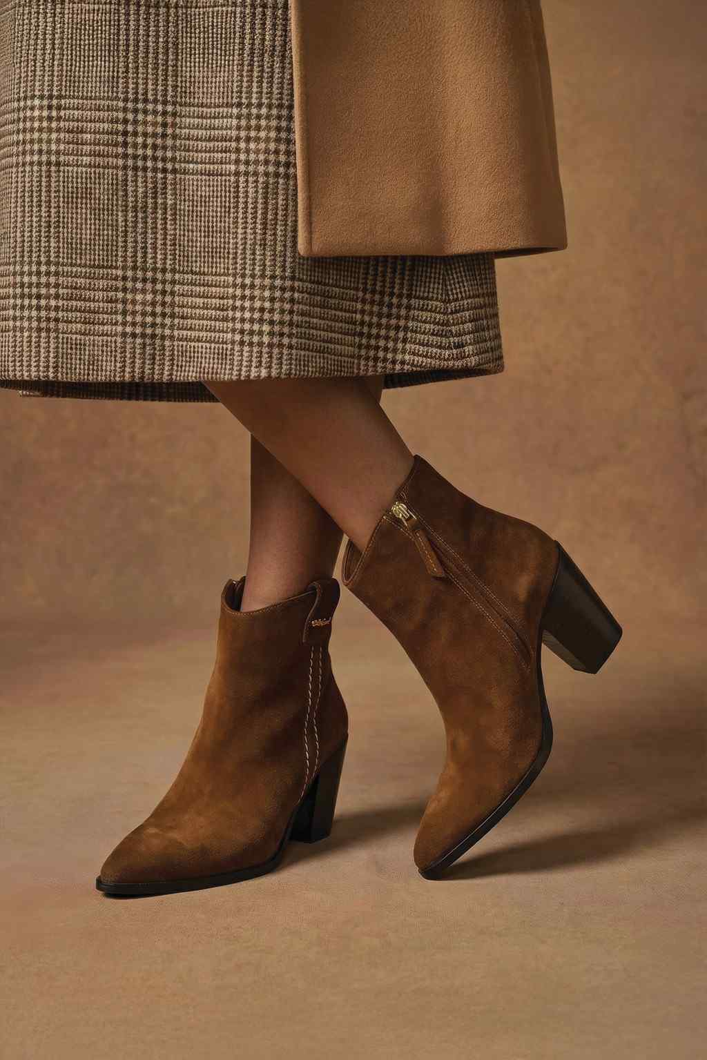 Montara – Heritage Suede Boots, Chestnut — 06 on the foot