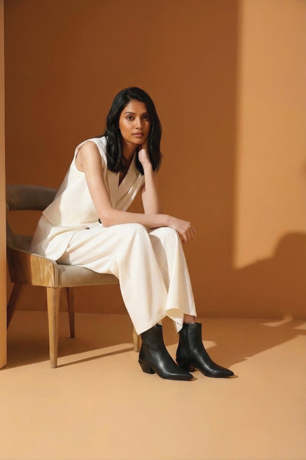 NoirAvenue – Ankle Boots, Black — 07 on model