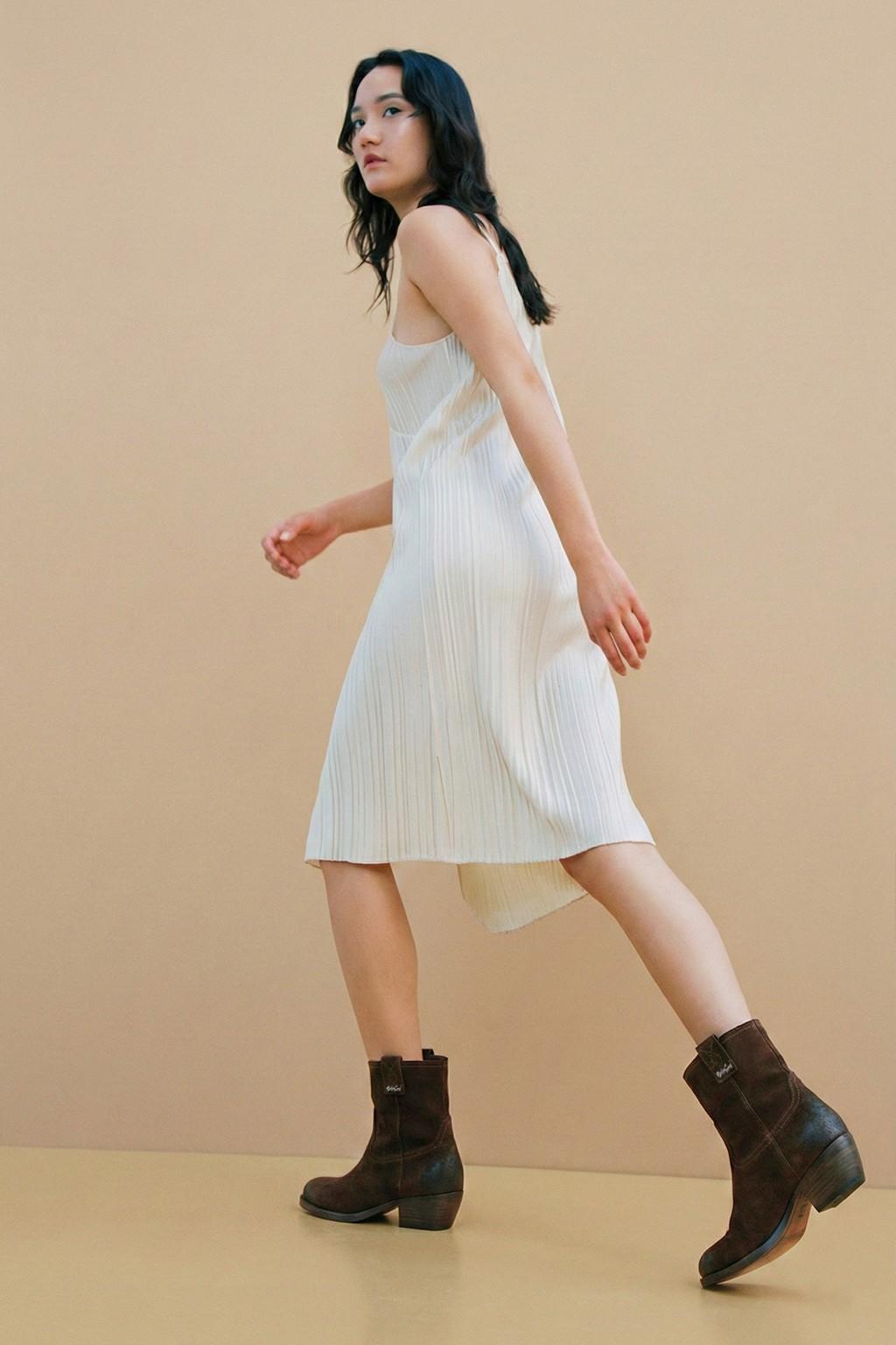 Orvyn-Sculpted Everyday Ankle Boots, Chocolate — 07 on model