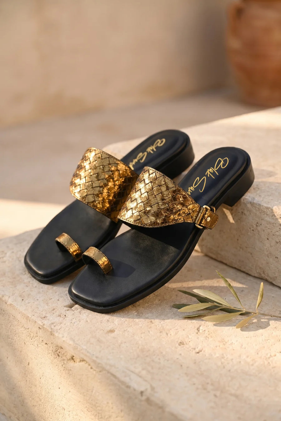 Sandalo Intrecciato Nero – Anello