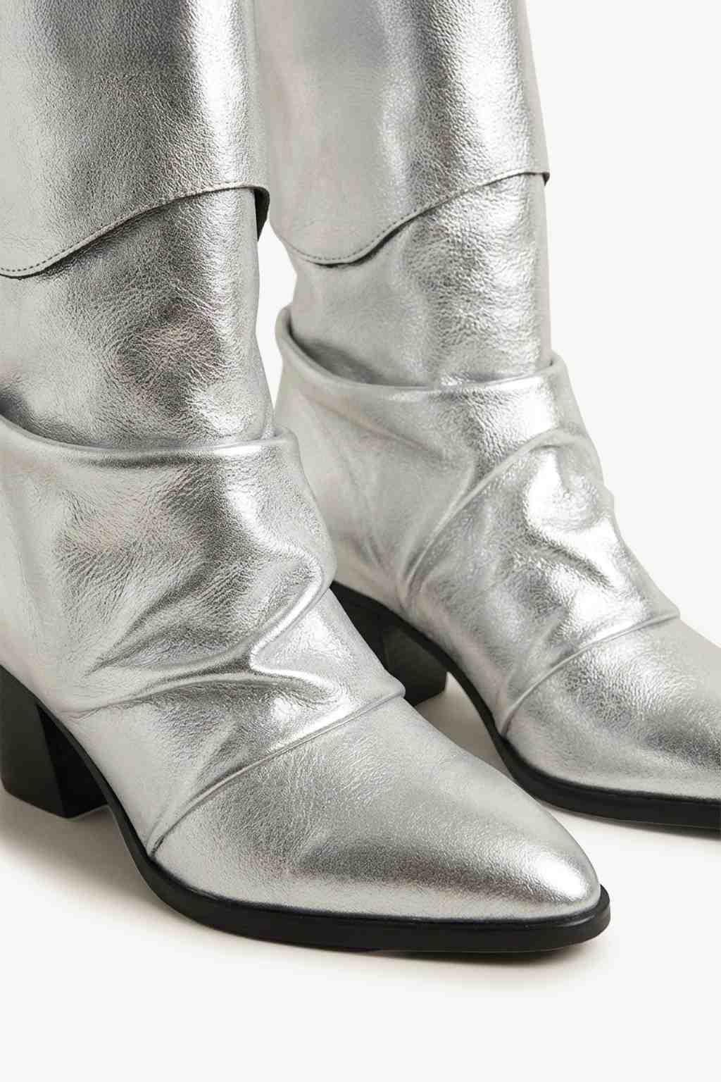 Cloene – Fold Over Collar Boots, Silver — 02 close-up