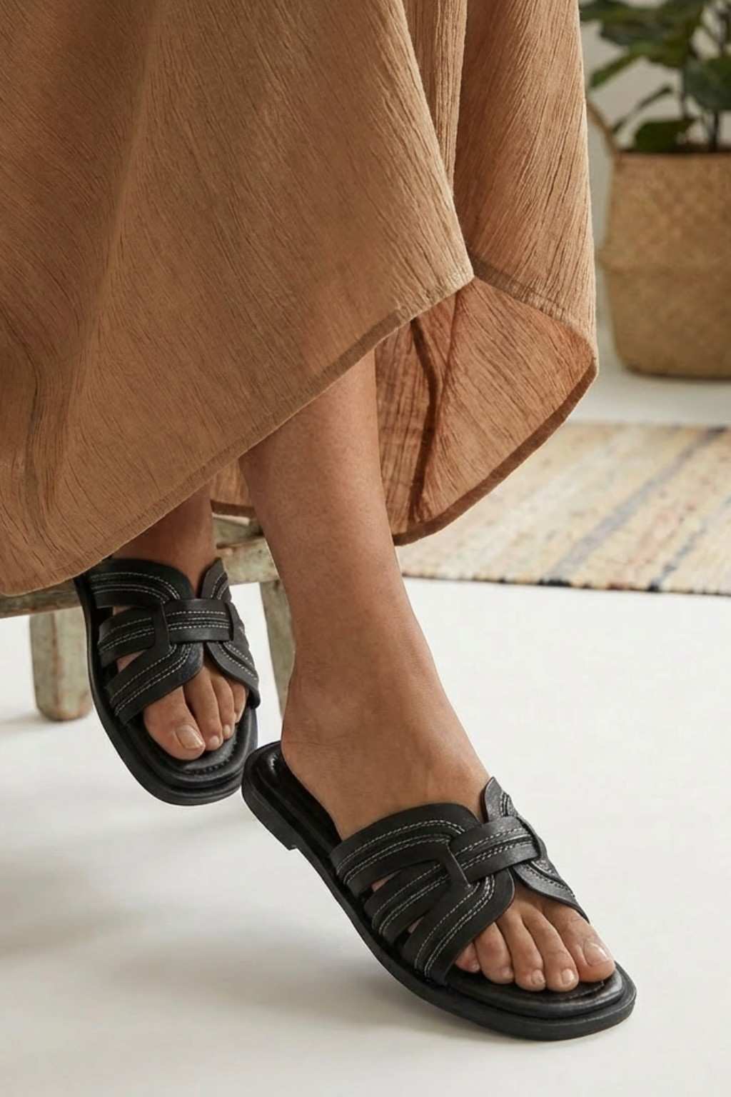 Aurea Noir Slide, Black — 06 on the foot