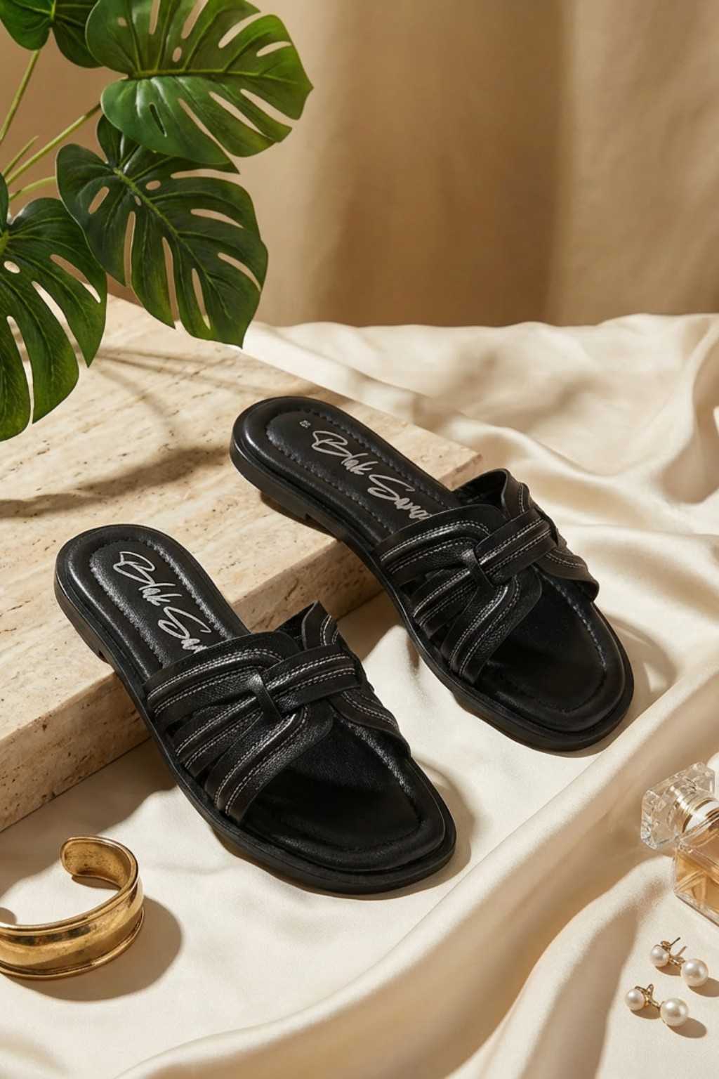 Aurea Noir Slide, Black — 08 styled