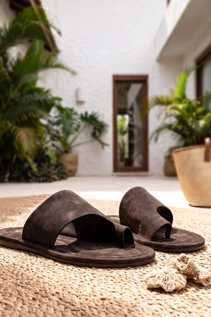 Zuri Flat Slide