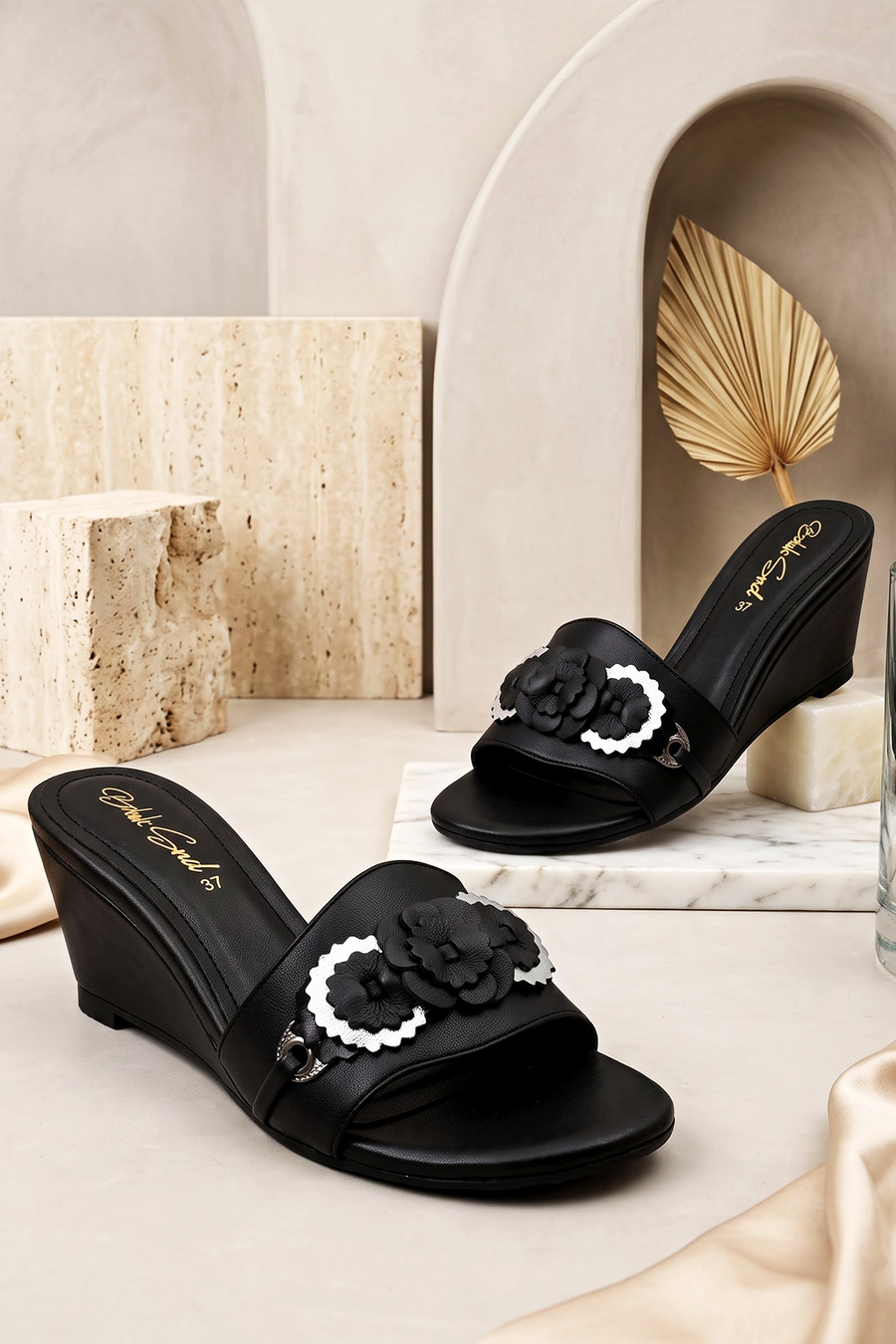 Carlota Crystal Wedge