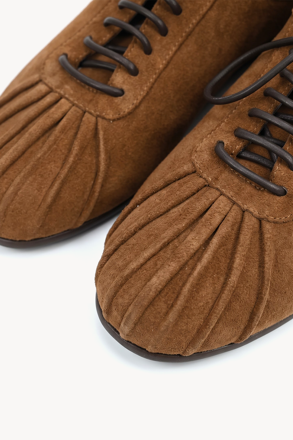 Taberna Laced Loafer, Tan — close-up