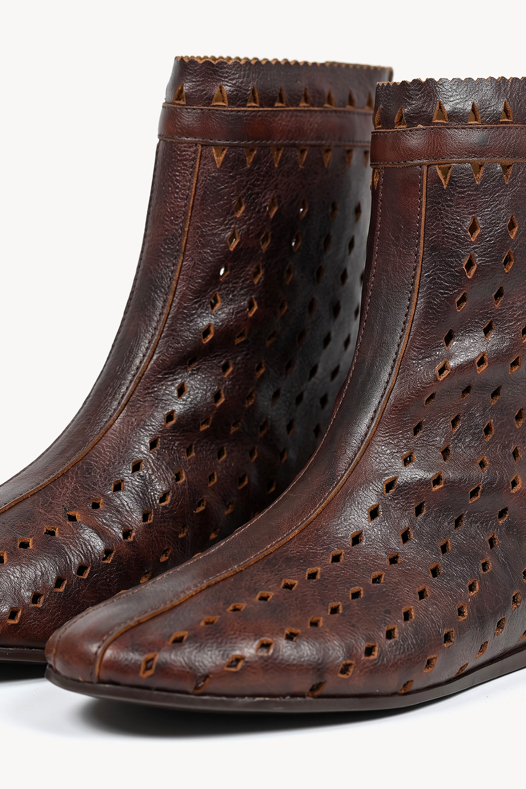 Yekaterina Ankle Boot, Tan — close-up
