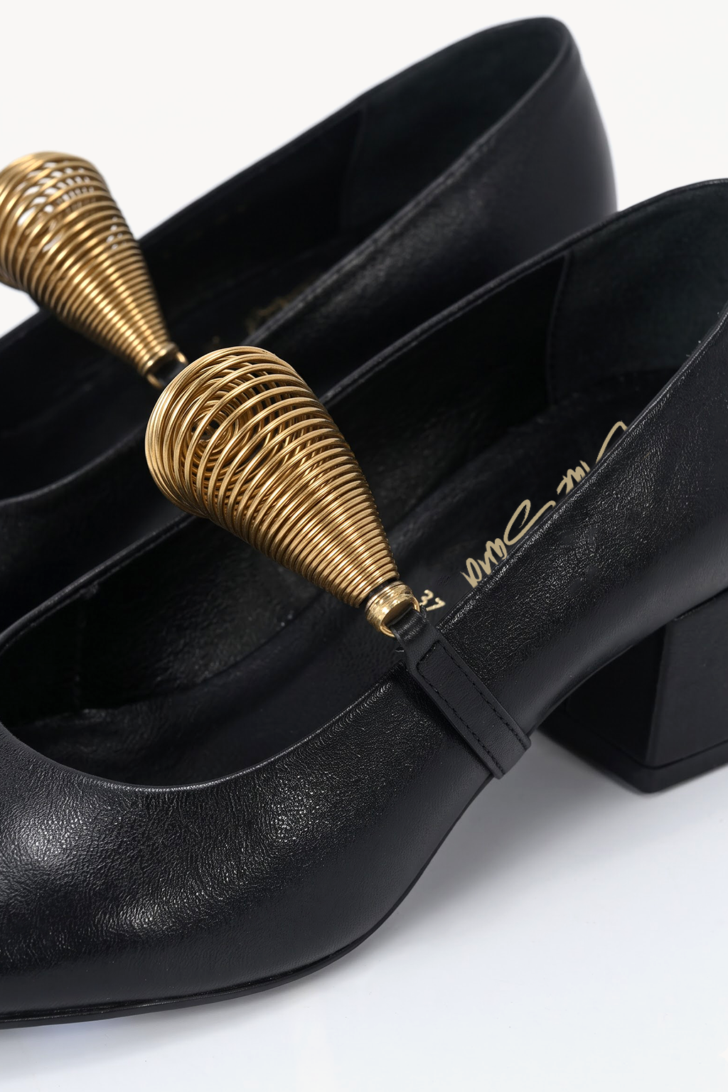 Primrose Mary Jane, Black — close-up