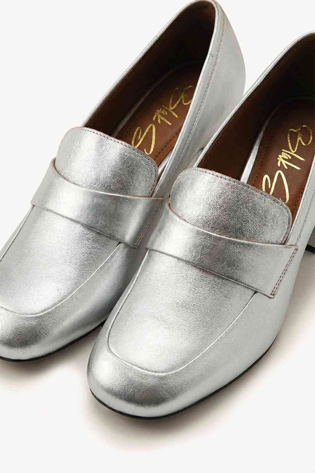 Bellve - Minimal Slip-On Loafers, Silver — 03 close-up