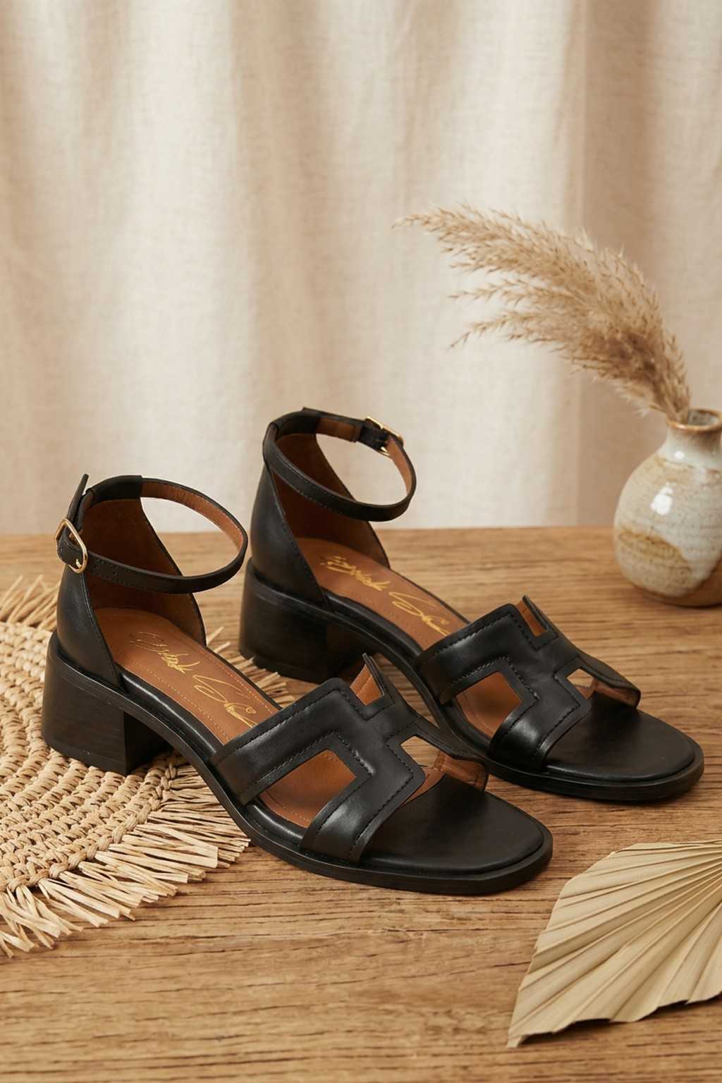 Lumiere Sandal, Black — 08 styled