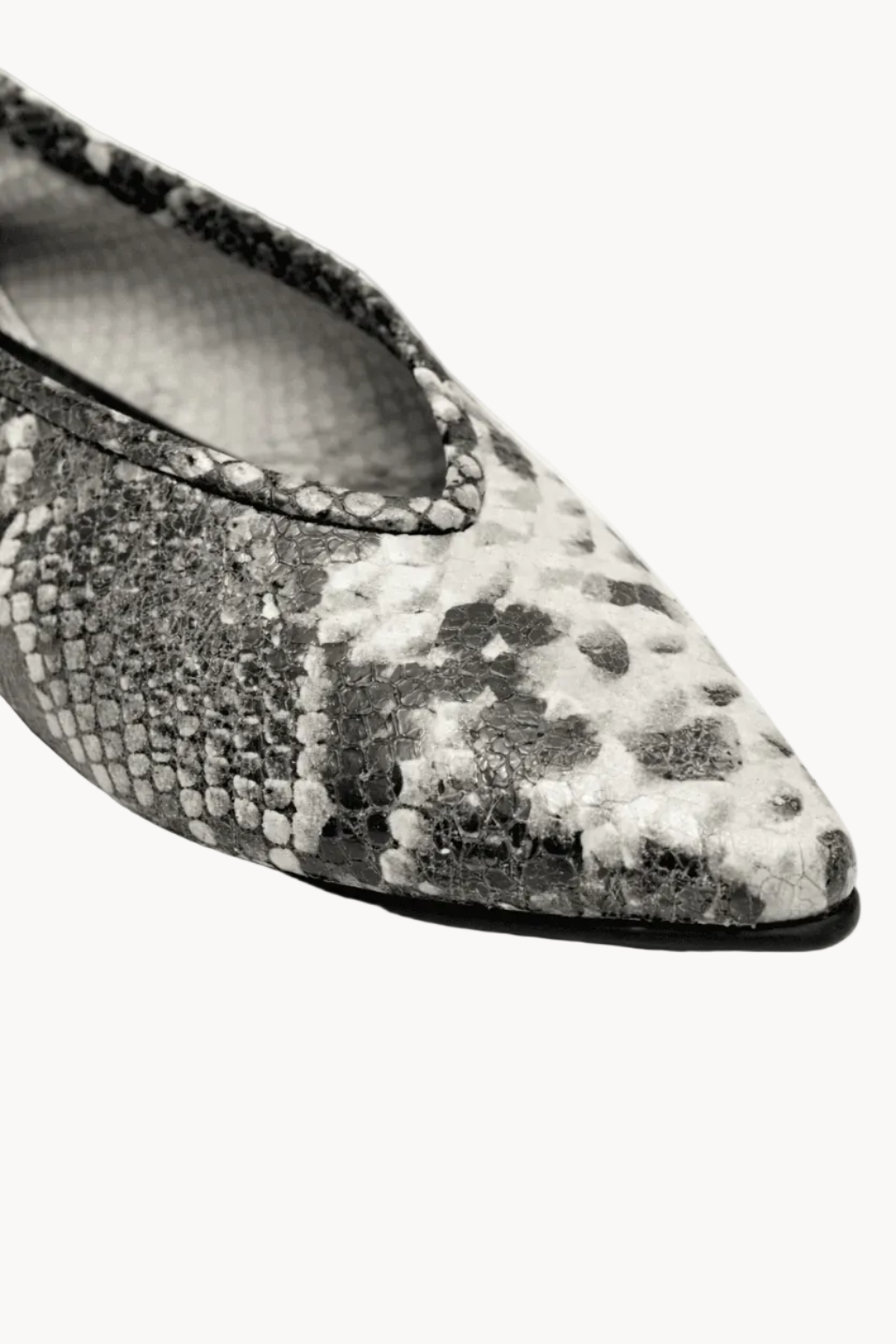 Halo Ballerina, Black-White Snake — 02 close-up